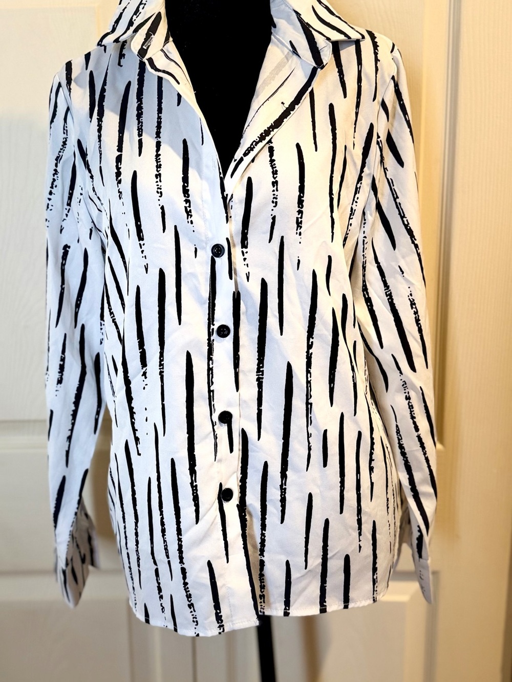 Zolucky White Button-Up Blouse with Black Brushstroke Print